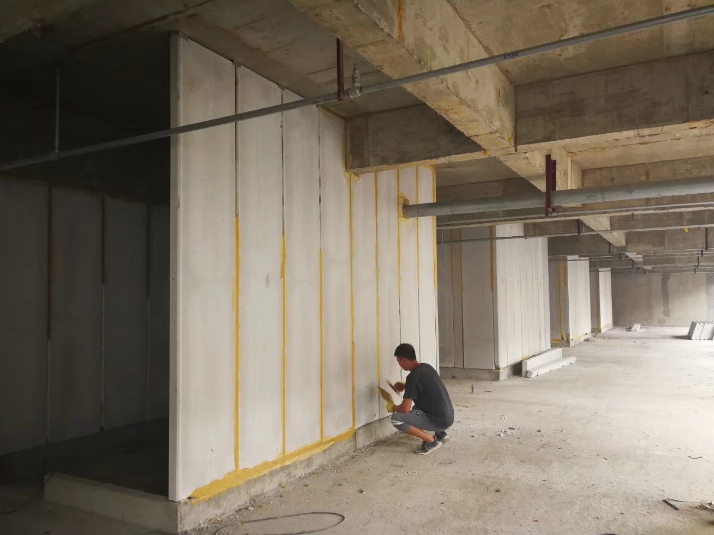 邓州无机发泡轻骨料混凝土隔墙板施工技术性能研究